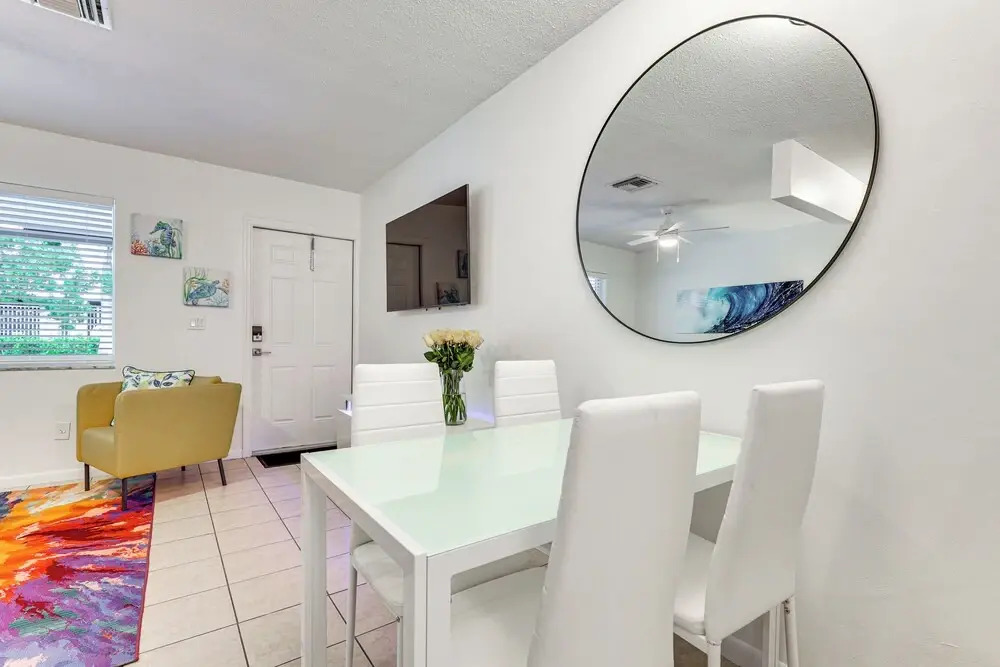 2 Mi to Dtwn Hollywood: Vibrant Pet-friendly Condo
