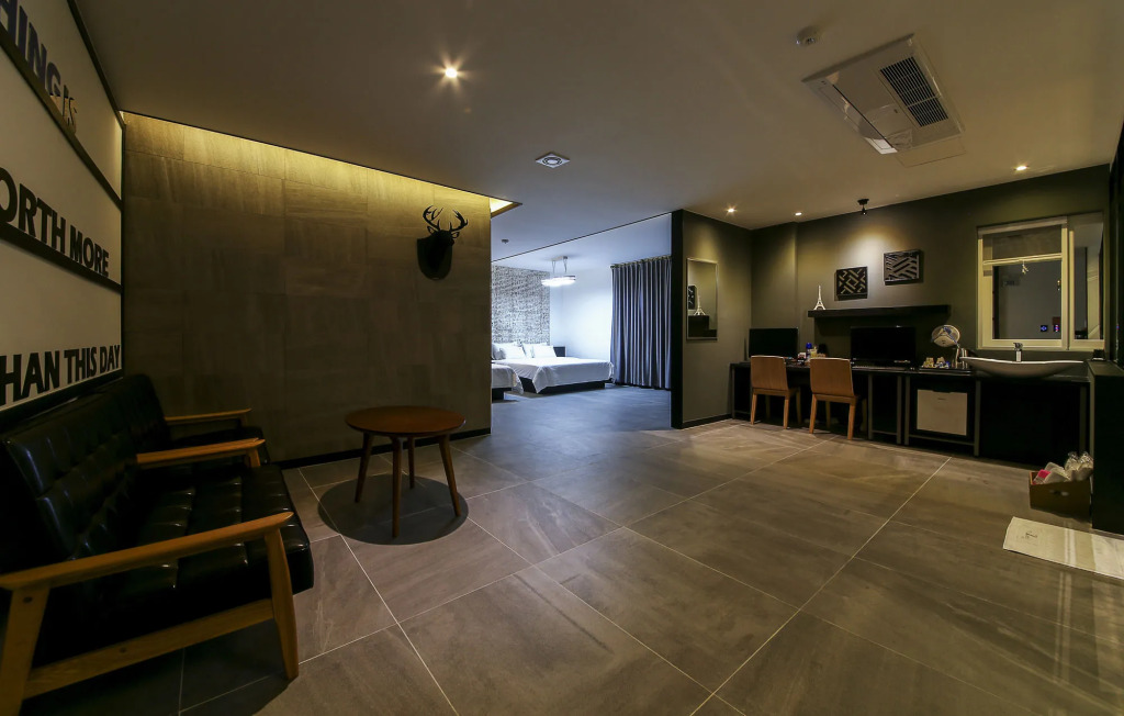 The Zenith Hotel