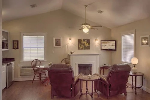 Serenity Bliss - Downtown Retreat with Pool & Hot Tub