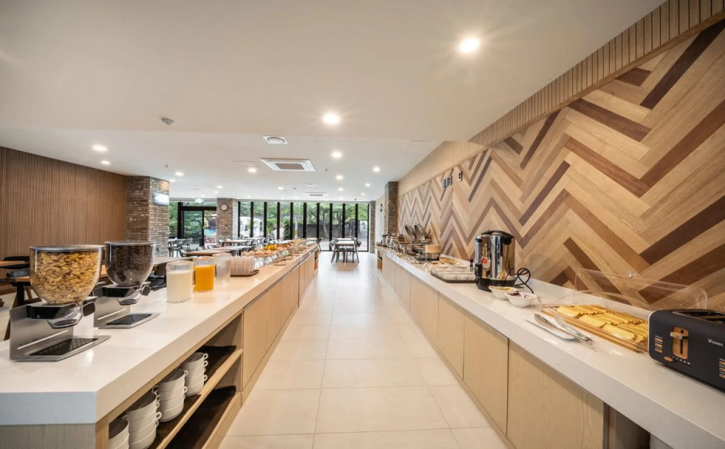 Aroomi Hotel