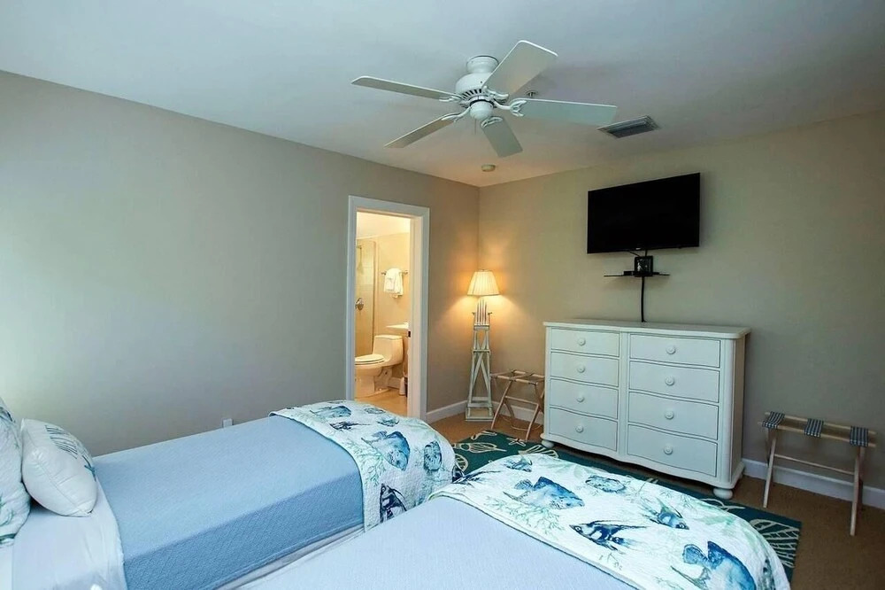 Hakuna Matata - Island Escape! Captiva Waterfront! 5 Bedroom Home