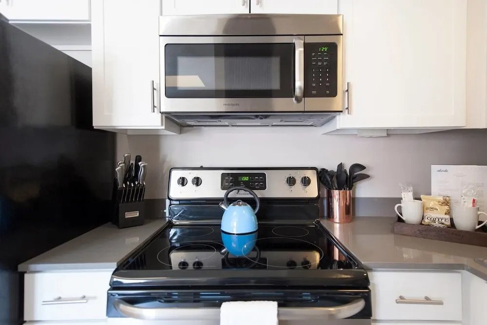 Walk Downtown! 1 Bed/1 Bath Near 4th St Live!