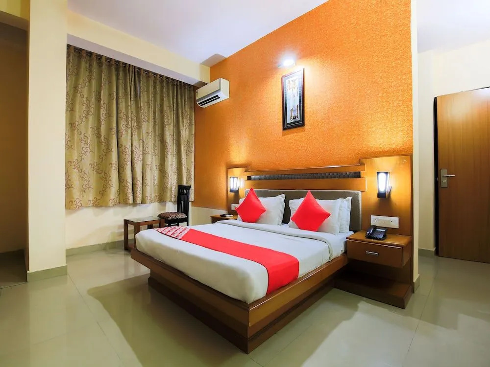 OYO 15782 Hotel Royal Residency