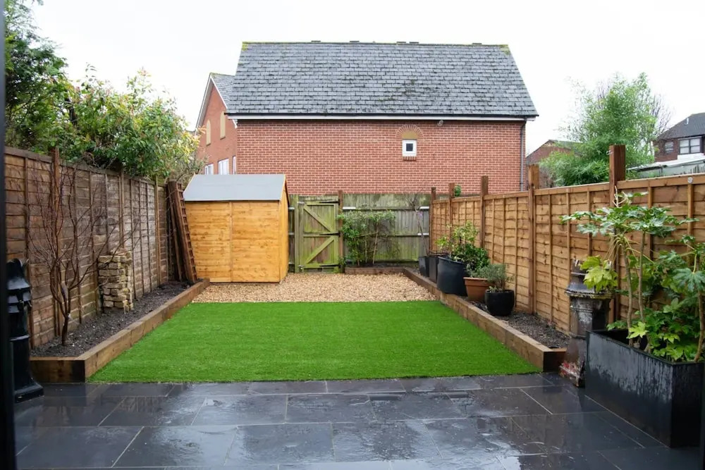 2 Bedroom West London Home With Excellent Connections