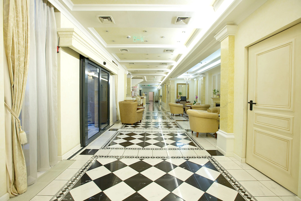 Queens Court Hotel & Residence