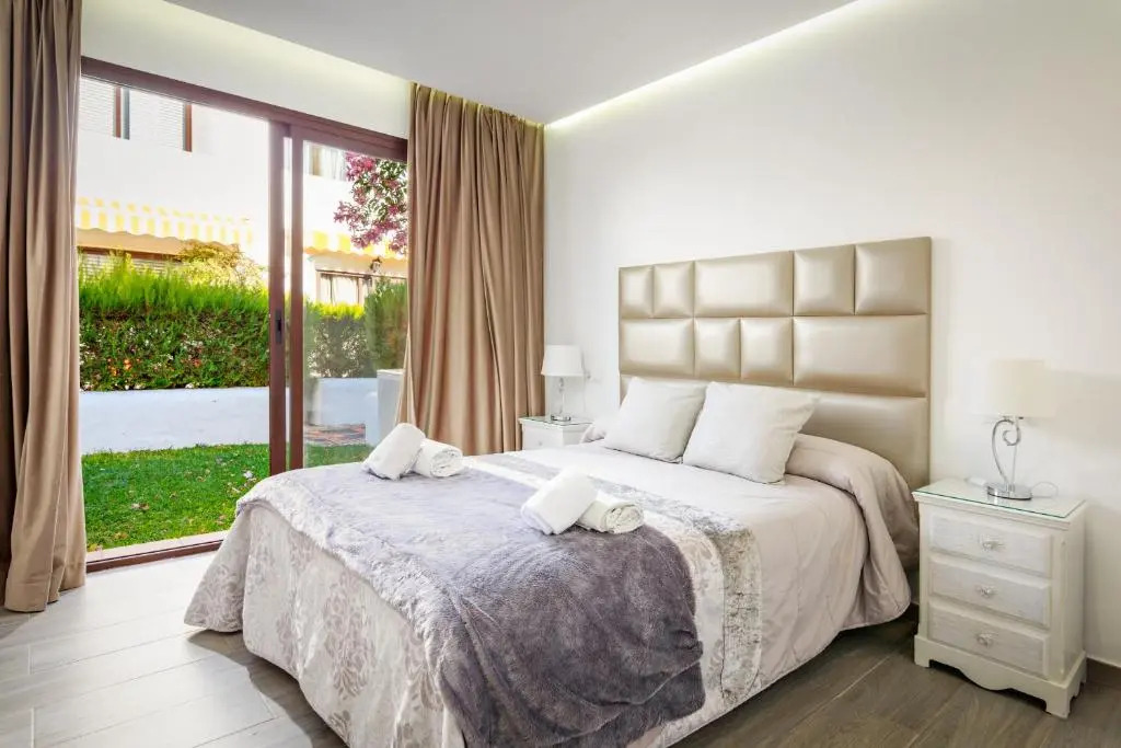 Estepona - Playa - Villa de 2 dormitorios con terrazas al lado del mar AL7