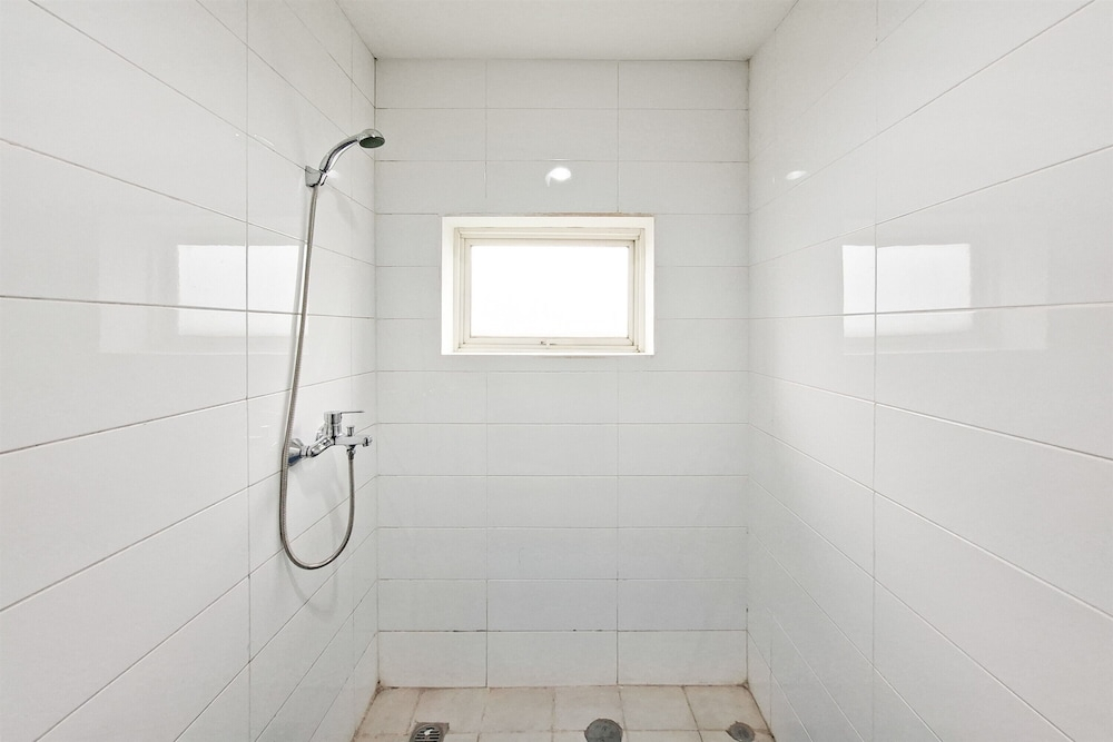 Comfy White 2Br For 3 Pax At Tuscany Residence