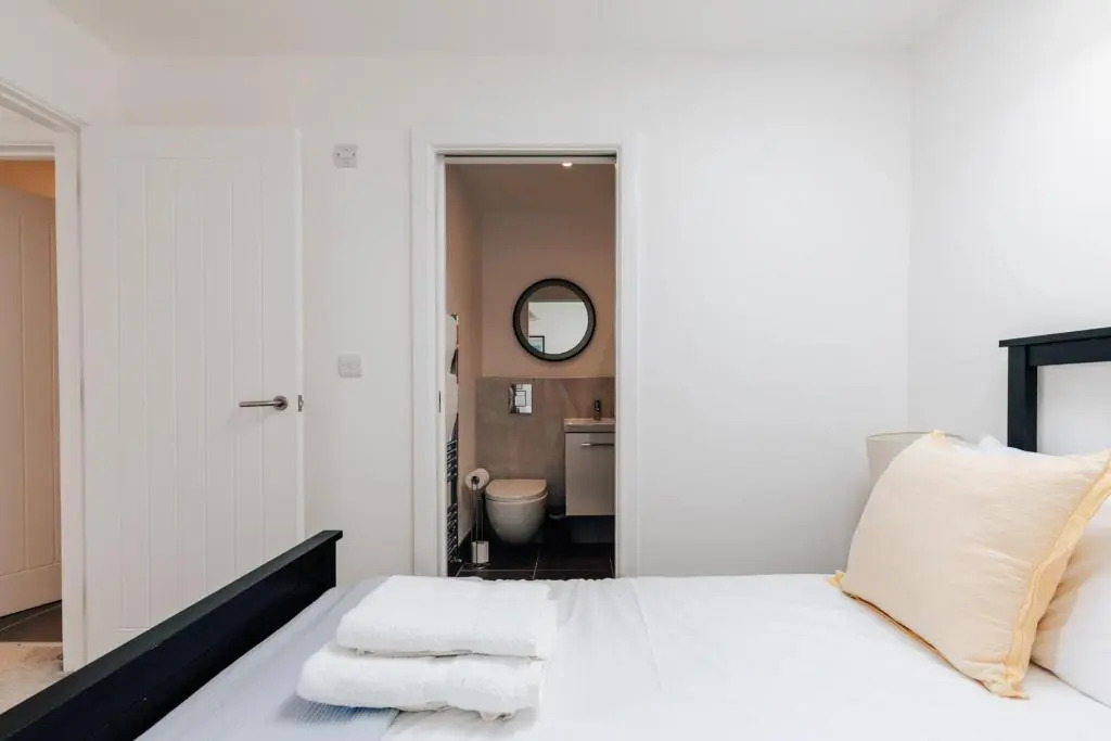 Redland Stay In Bespoke Home 2 of 2