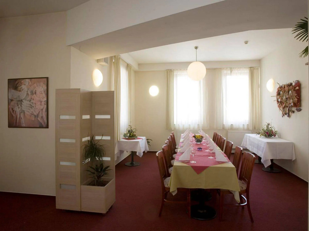 EA Hotel Populus