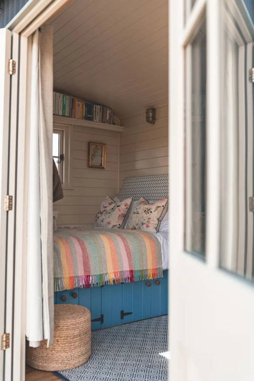 Dog Friendly Shepherd's Hut, Perfect for Couples