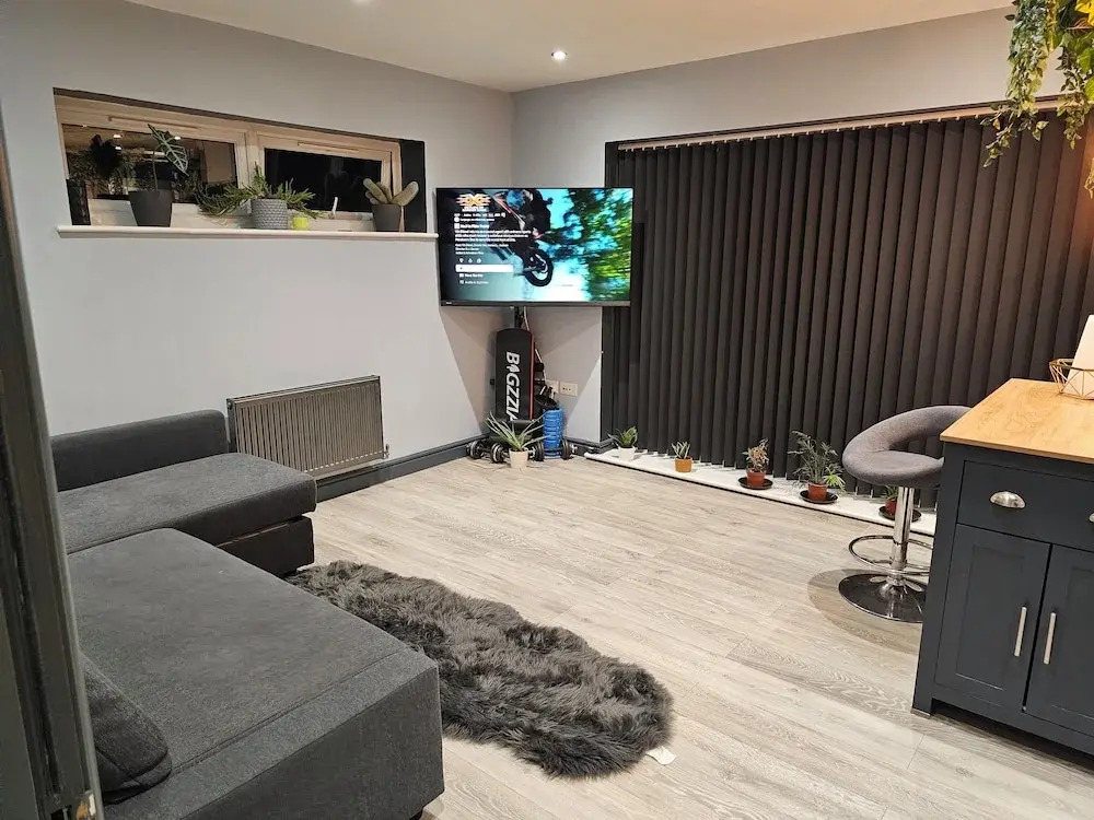 Cozy Southampton Apartment Retreat