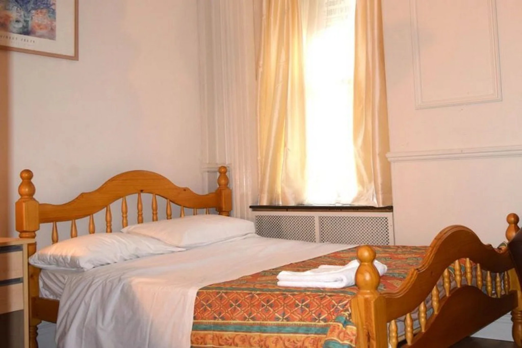 Ventures Hotel