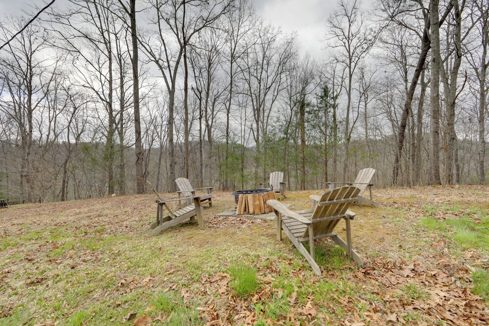Soaking Tub! Creekside Couples Haven in Cosby