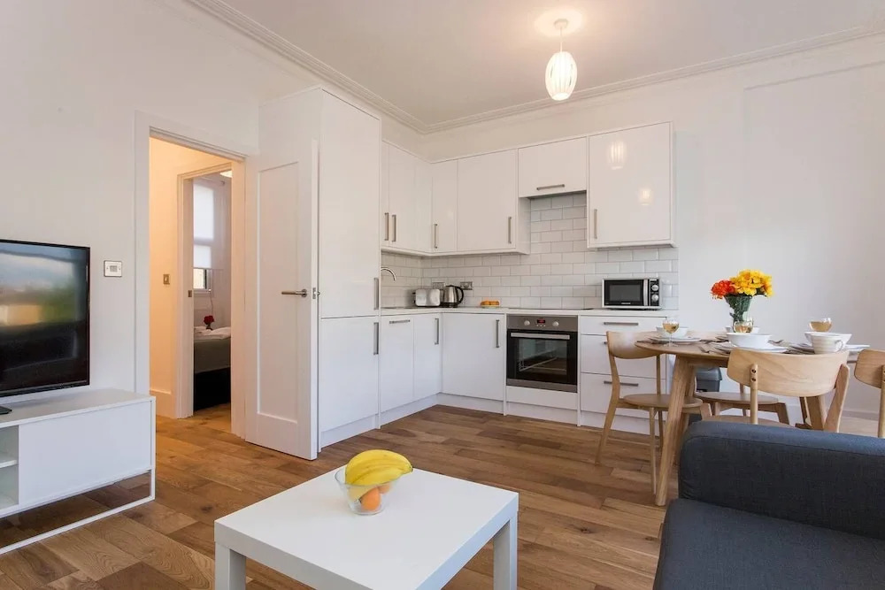 Sleek 2BR flat in Hither Green, by Mountsfield Park