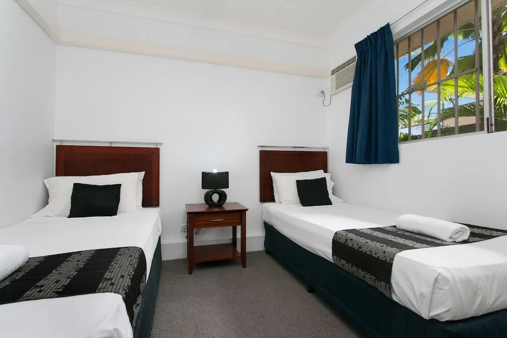 Cairns City Palms