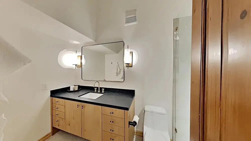 615 4 Bedroom Condo