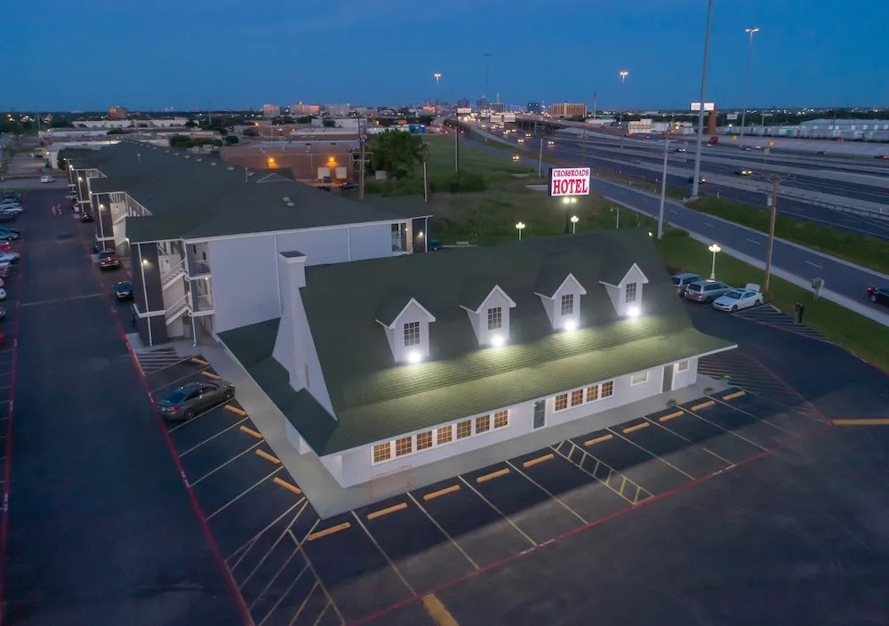 The Crossroads Hotel and Suites Irving