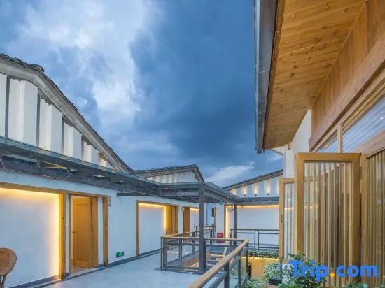 Tengchong Heshun Yeyunshanfang Homestay