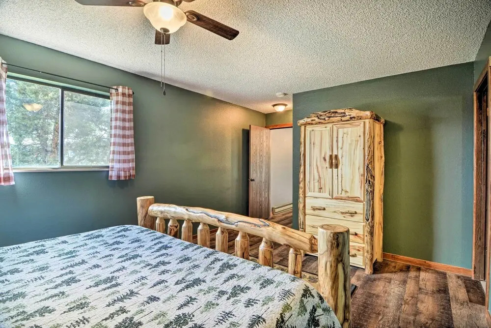 Idyllic Cabin w/ Grill & Panoramic Mtn Views!