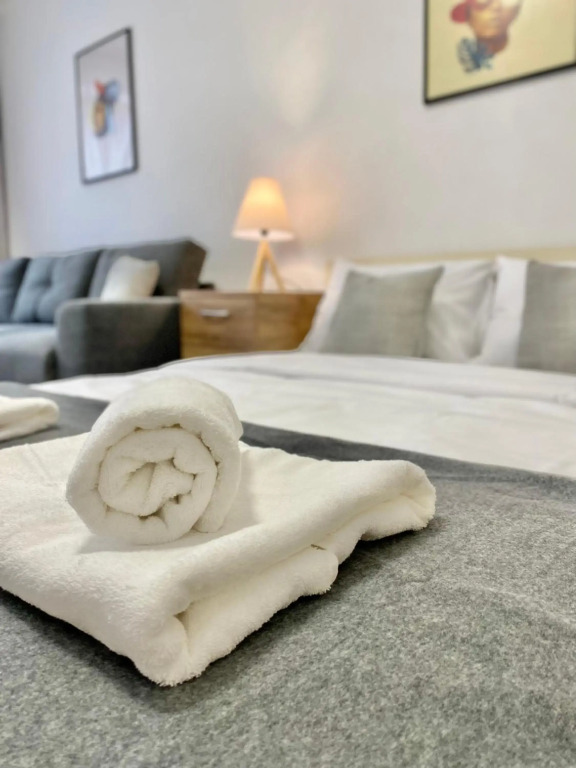 Top Location Apartment with 2Bath for 6 Guests
