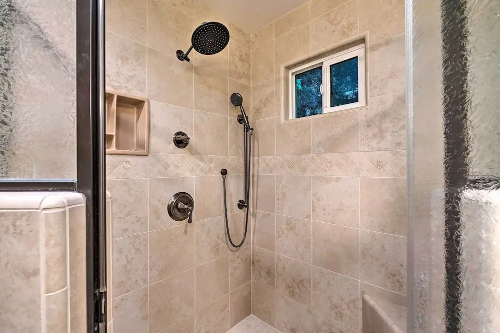 Luxurious Downtown Lodi Apartment in Wine Country!