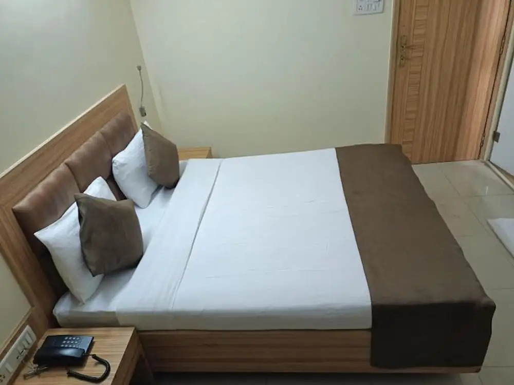 Hotel Yogi Broadway, Chembur