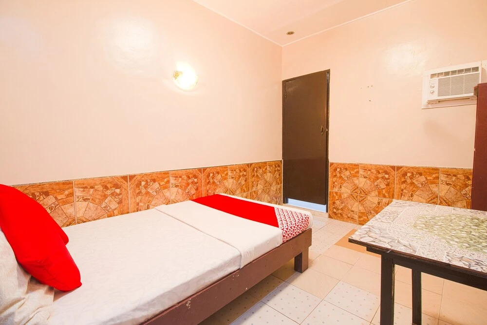 OYO 761 Caza Southville Apartelle