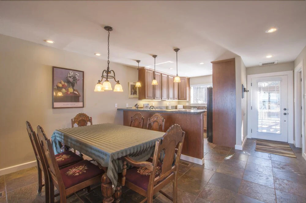761 Lakeview Avenue #2, 2Br Townhouse