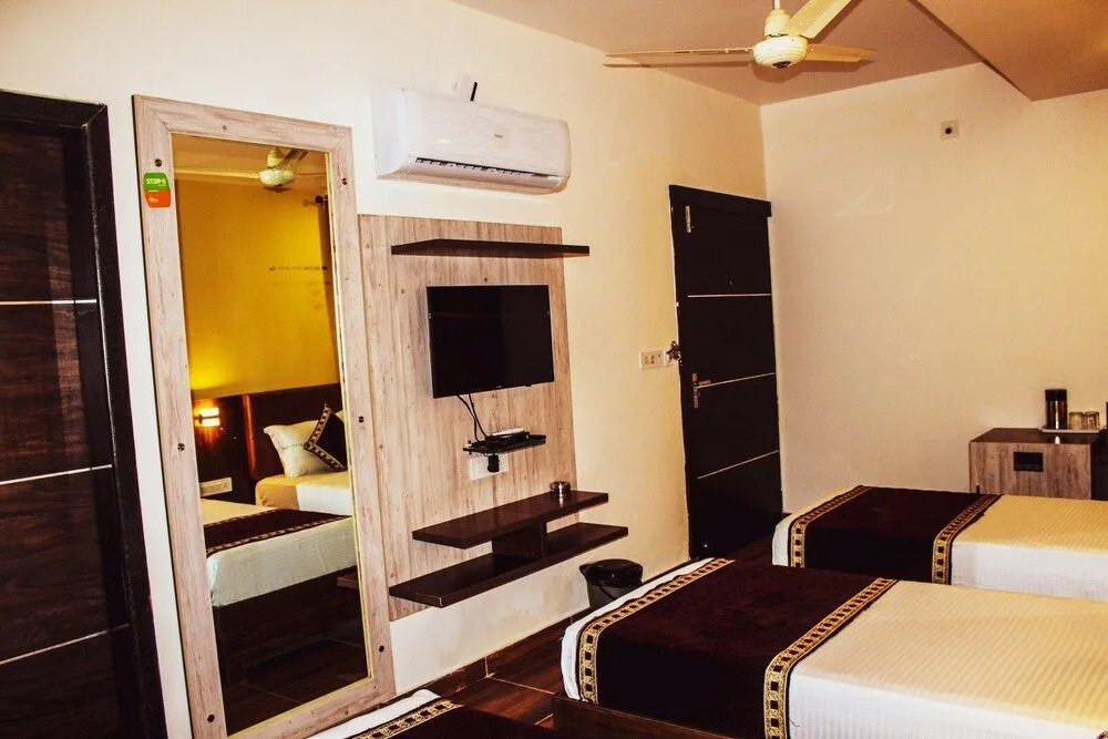 Hotel Charan Kamal