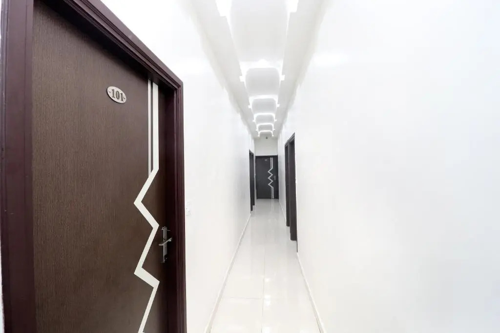 OYO 16379 Hotel LivInn Hub