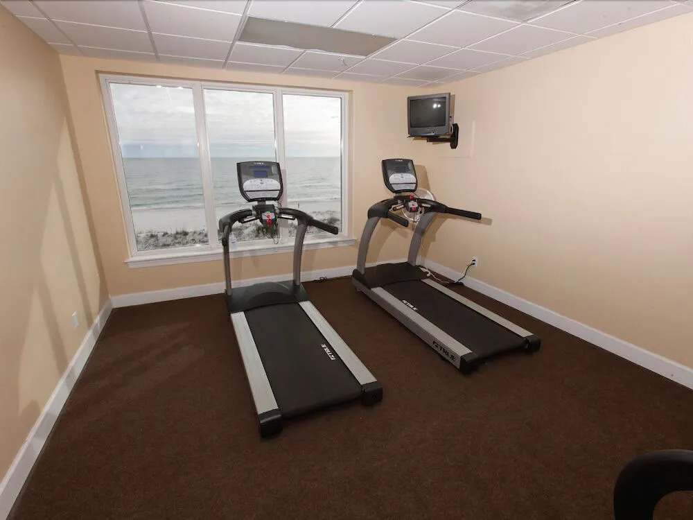 Regency Isle 507 - 2 Br condo by RedAwning