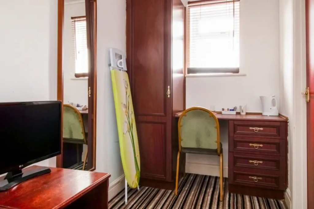 Commercial Hotel