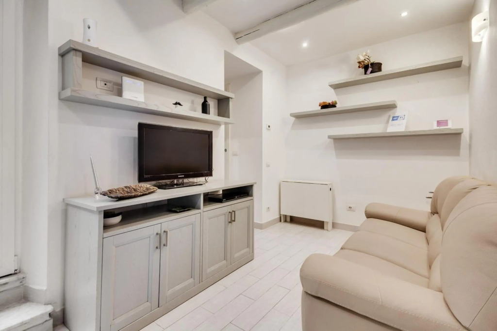Coverciano Modern Apartment with Patio!