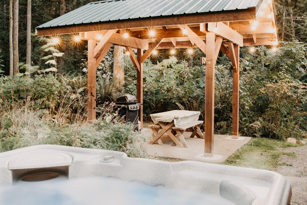 Mt Baker Lodging - Cabin 67 - Private 2-story Cabin With a Private hot tub