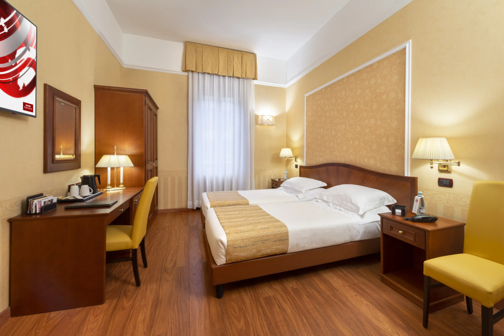 Lancaster Hotel