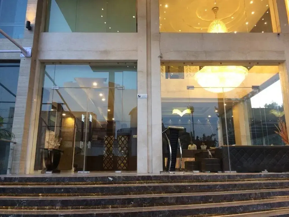 DNG The Grand Hotel