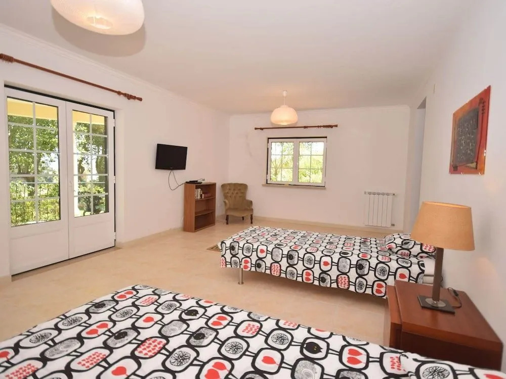 Cozy Villa near Óbidos with Private Swimming Pool