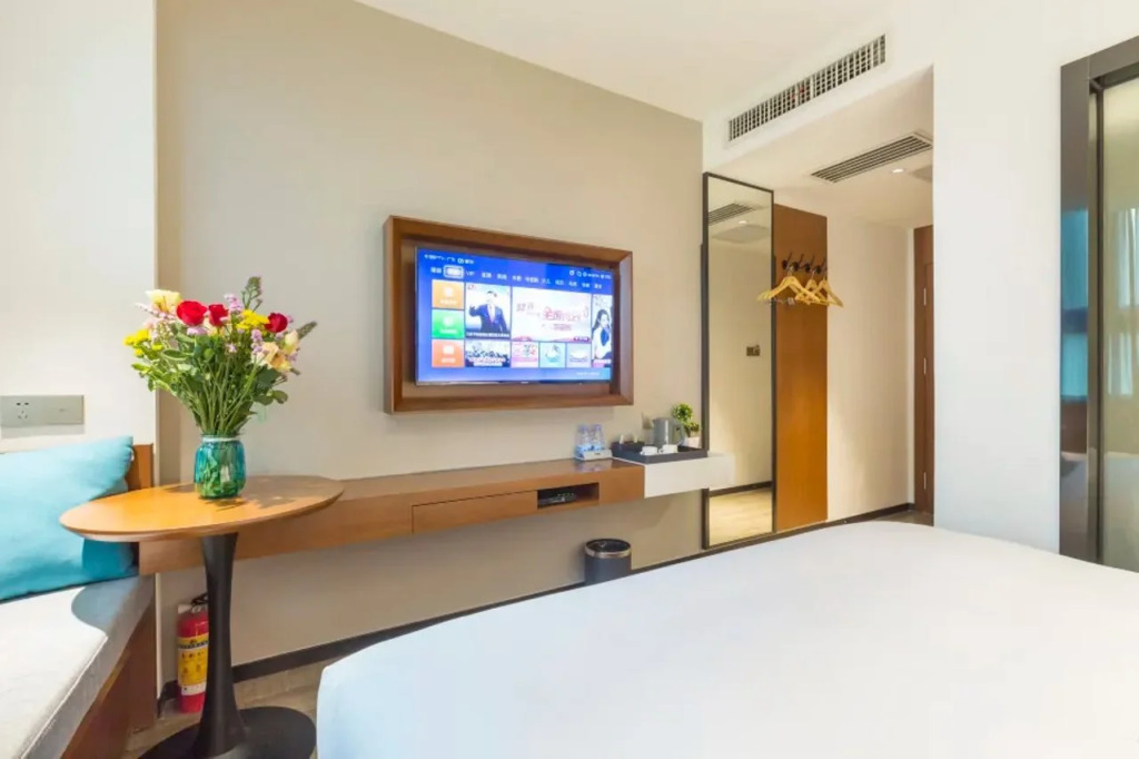 Borrman International Hotel Guangzhou Meihuayuan Subway Station Branch-Free one-way shuttle bus to the exhibition venue during the Canton Fair - Paid airport pickup service available