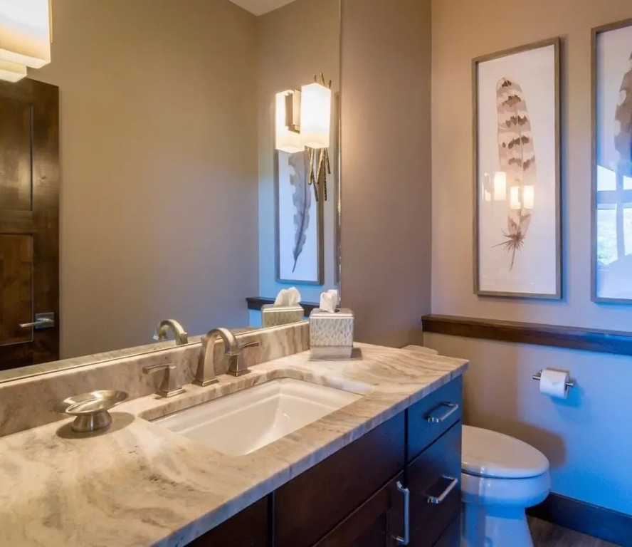 Hyler Mountain Lodge Luxury Vacation  At Windcliff 5 Bedroom Home by RedAwning