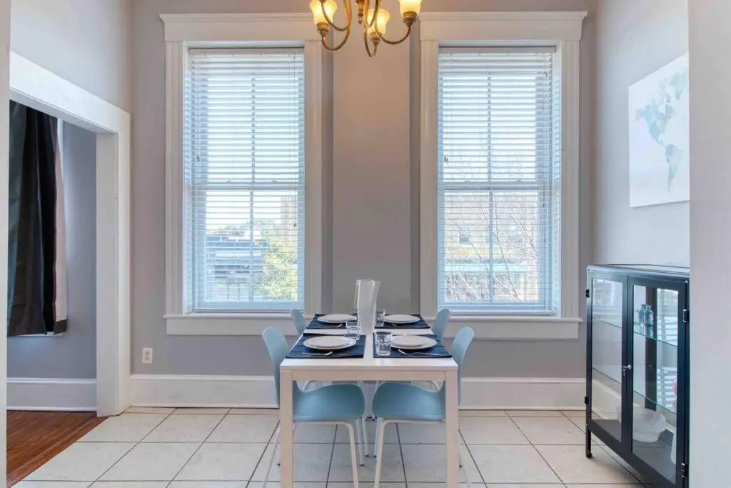 Sunny & bright - cute 1 BR apt in historic SPR