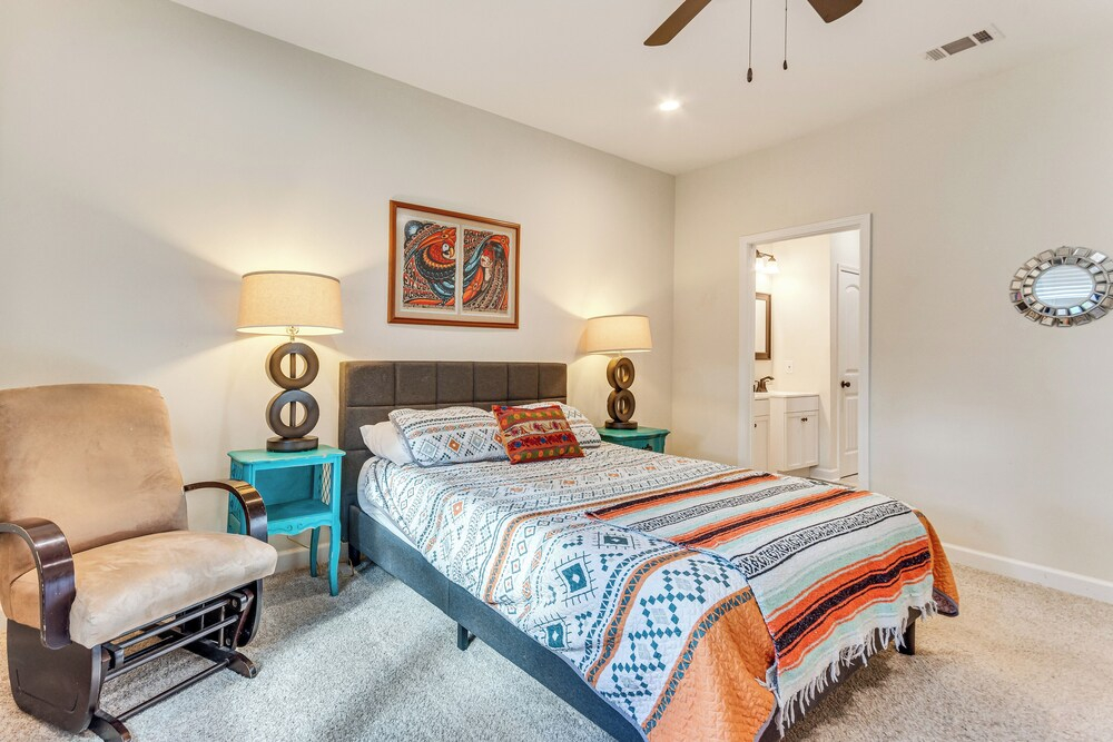 < 2 Mi to Dtwn! Quiet Family Home in Pensacola