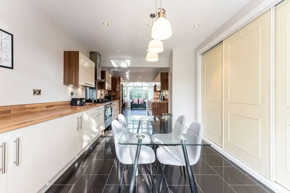 Large Home near city centre, UOB & QE hospital