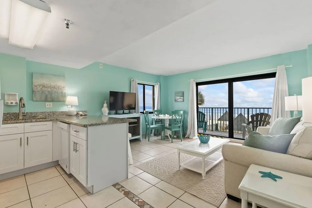 Updated Ocean Front Condo Aquamarine Suite 201