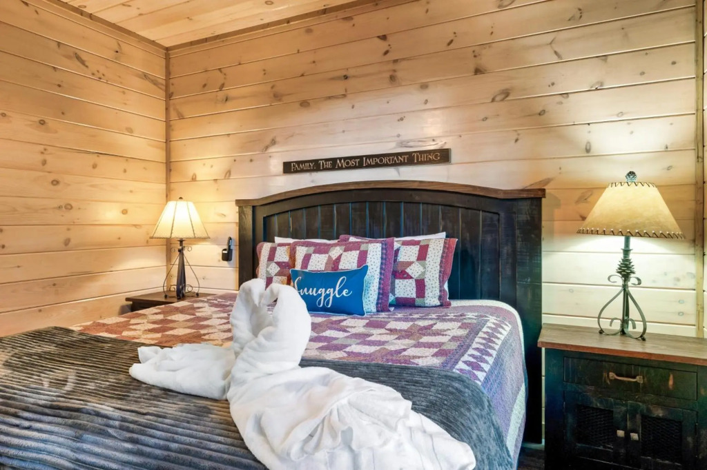 Fall Special, Mountain View, Cabin, HotTub, Game Rm, Sleeps 20