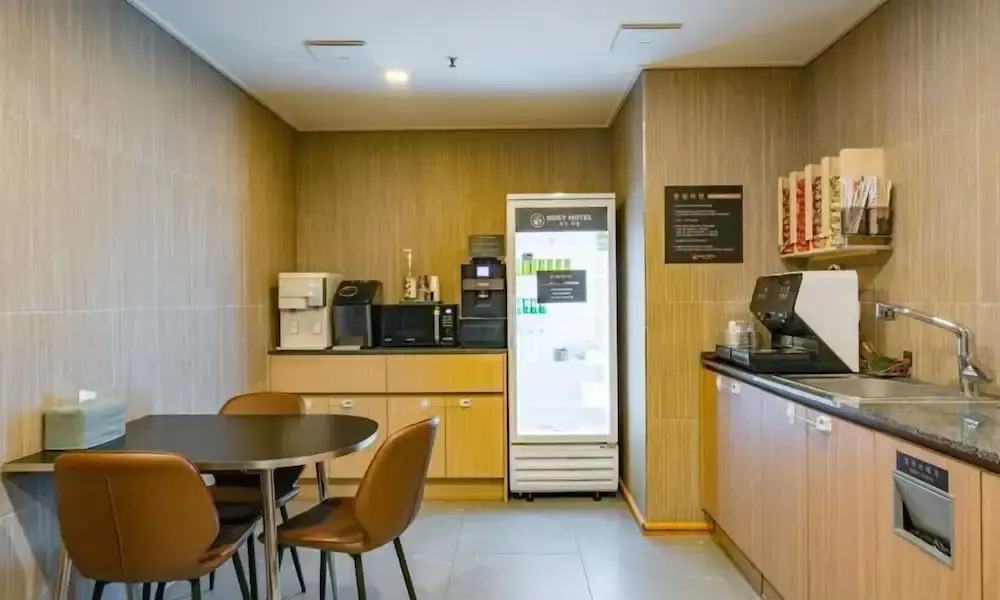 Rosy Hotel