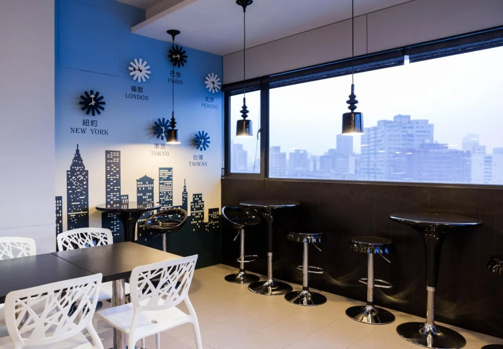 CHECK inn Express Kaohsiung Love River