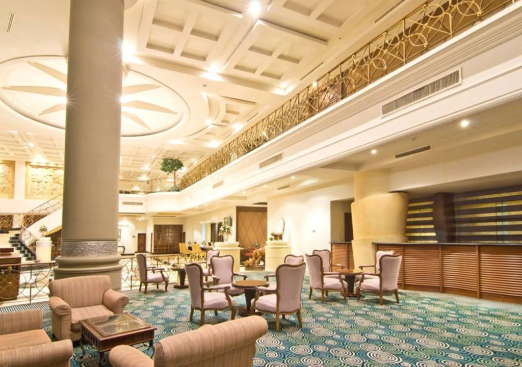 The Grand Riverside Hotel