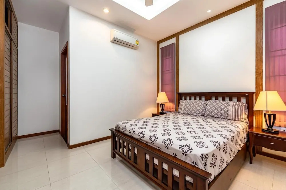 Champagne Villa Luxurious Tropical Pool Villa