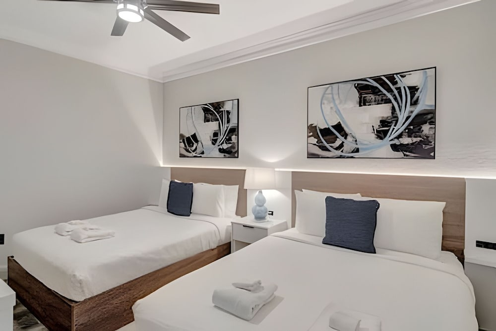 Vista Cay 4BR Luxury Near Universal Studios