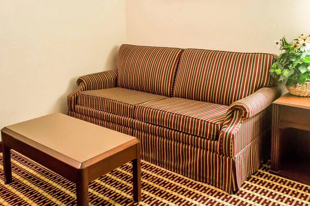 Economy Inn & Suites